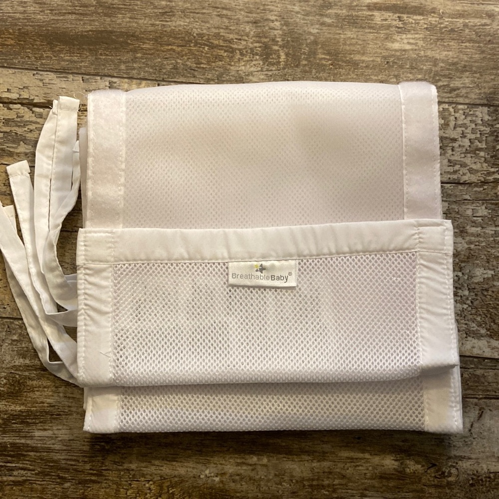 Breathable baby crib liner